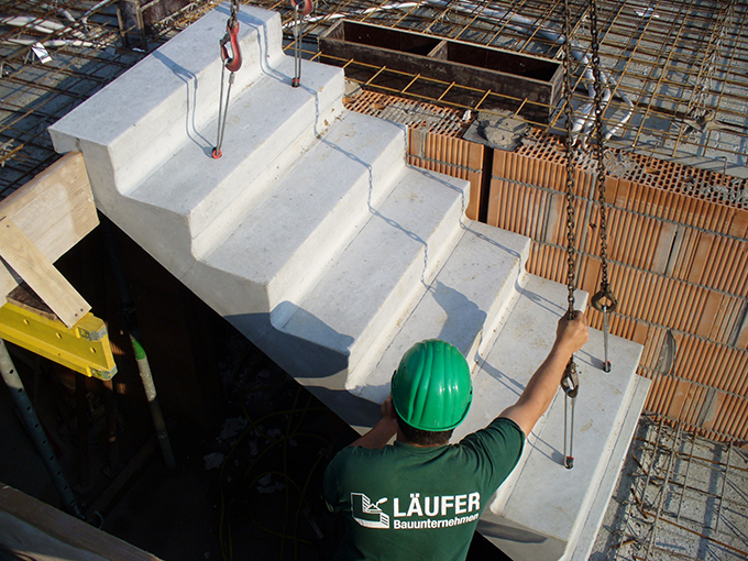 fertigbauteil-beton-treppe-montage.jpg